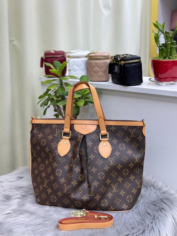 Louis Vuitton Totally MM Tote Bag in Dubai